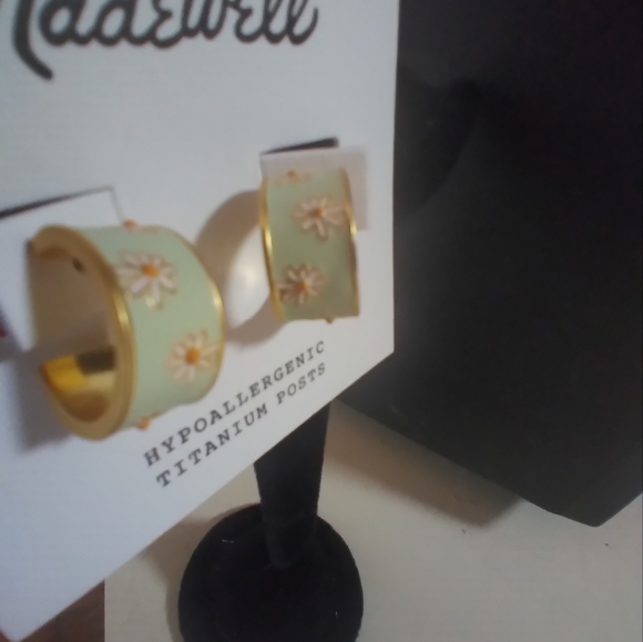 🌼Madewell🌼Beautiful Enameled Floral Huggie Post Earring - Picture 6 of 7